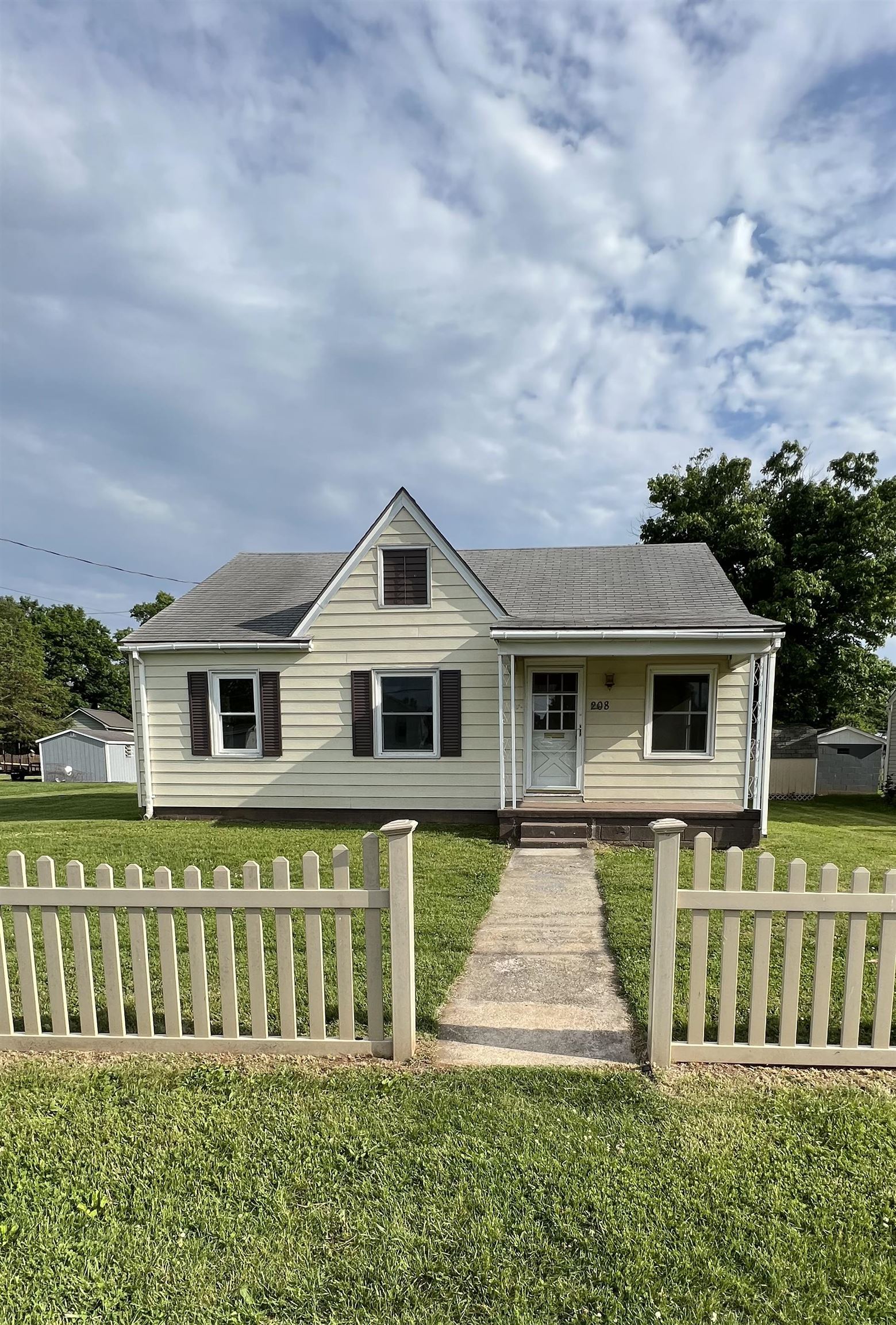 208 E Spotswood Ave, Elkton, Virginia, 22827 Real Estate PlusReal Estate Plus