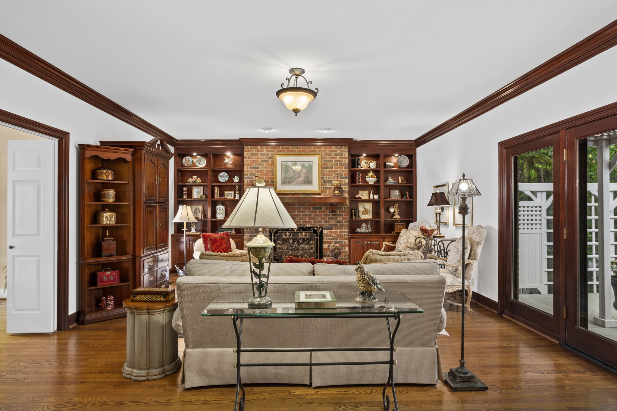 115 Abbottsford, Nashville, Tennessee, 37215 Fridrich & Clark